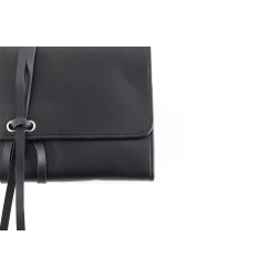 Trousse en cuir à fermeture lacet
